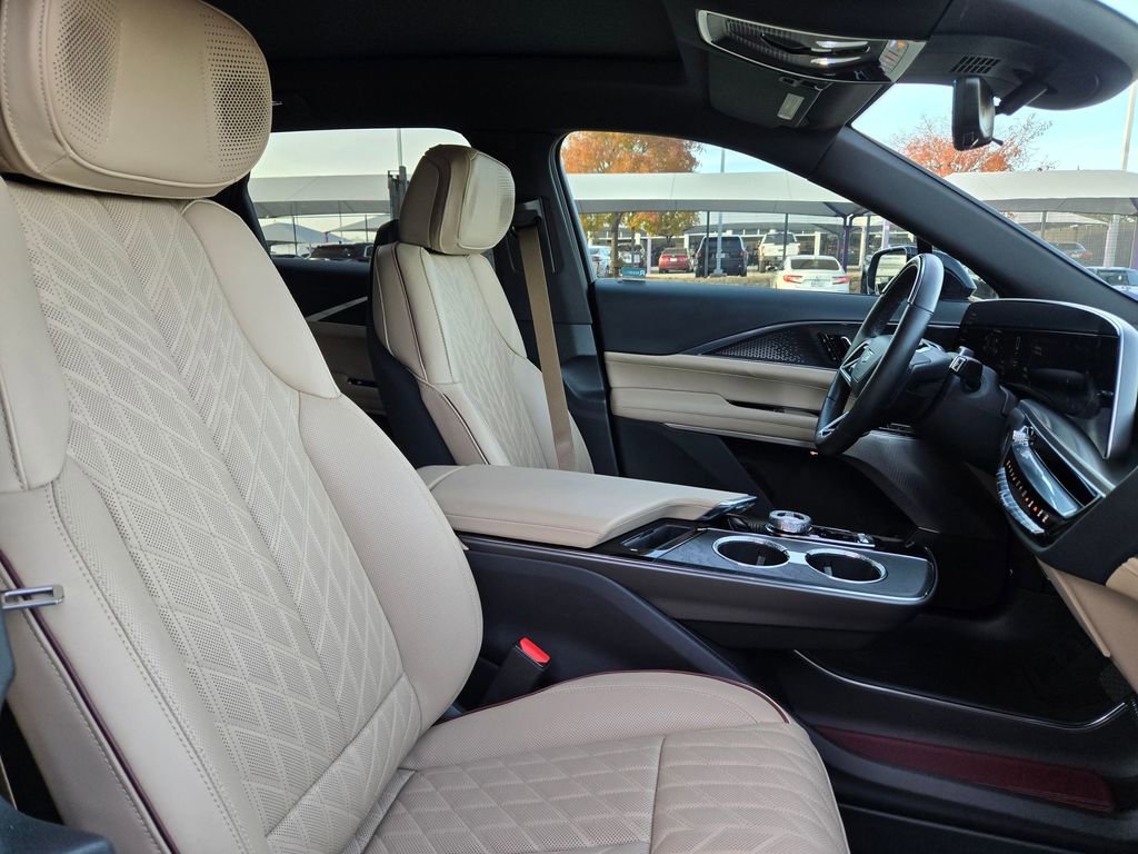 Certified 2024 Cadillac Lyriq Luxury w/ Nappa Leather Package image 30