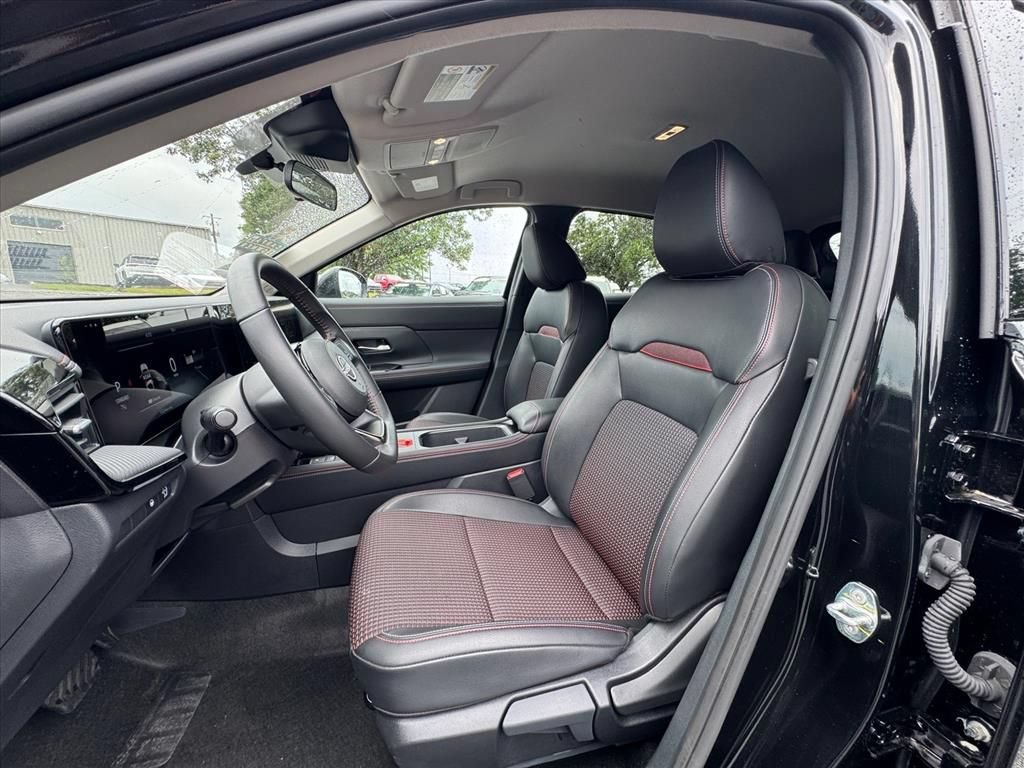 Certified 2025 Nissan Kicks SR FWD image 14