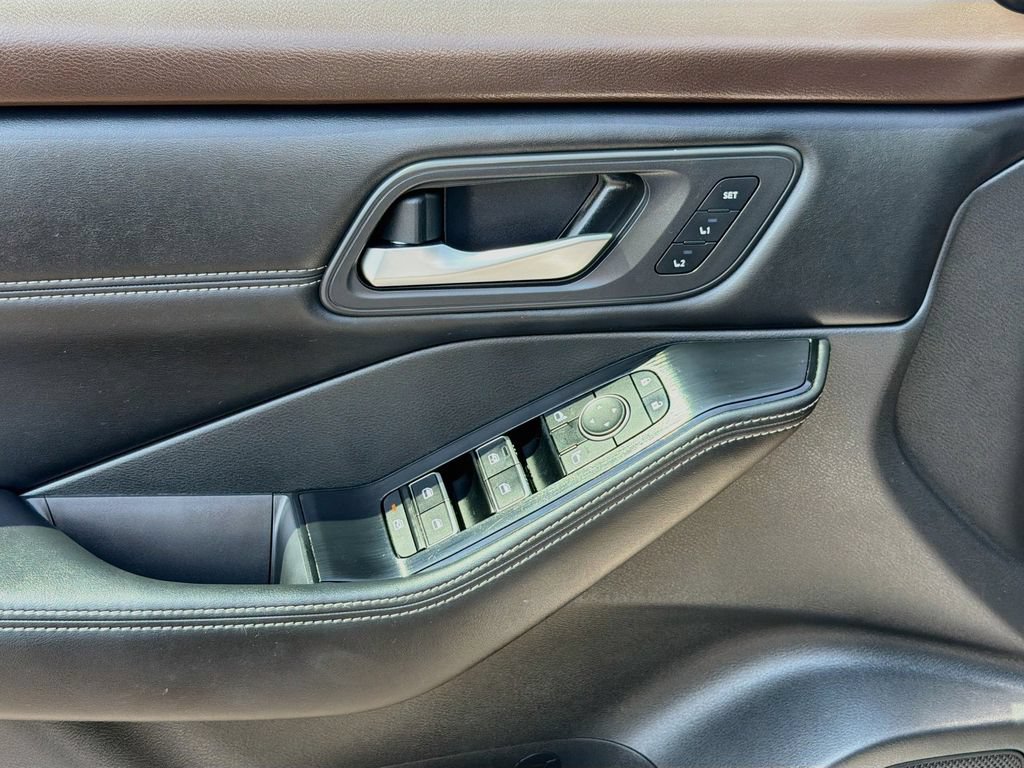 Used 2023 Nissan Rogue SL w/ SL Premium Package FWD image 18