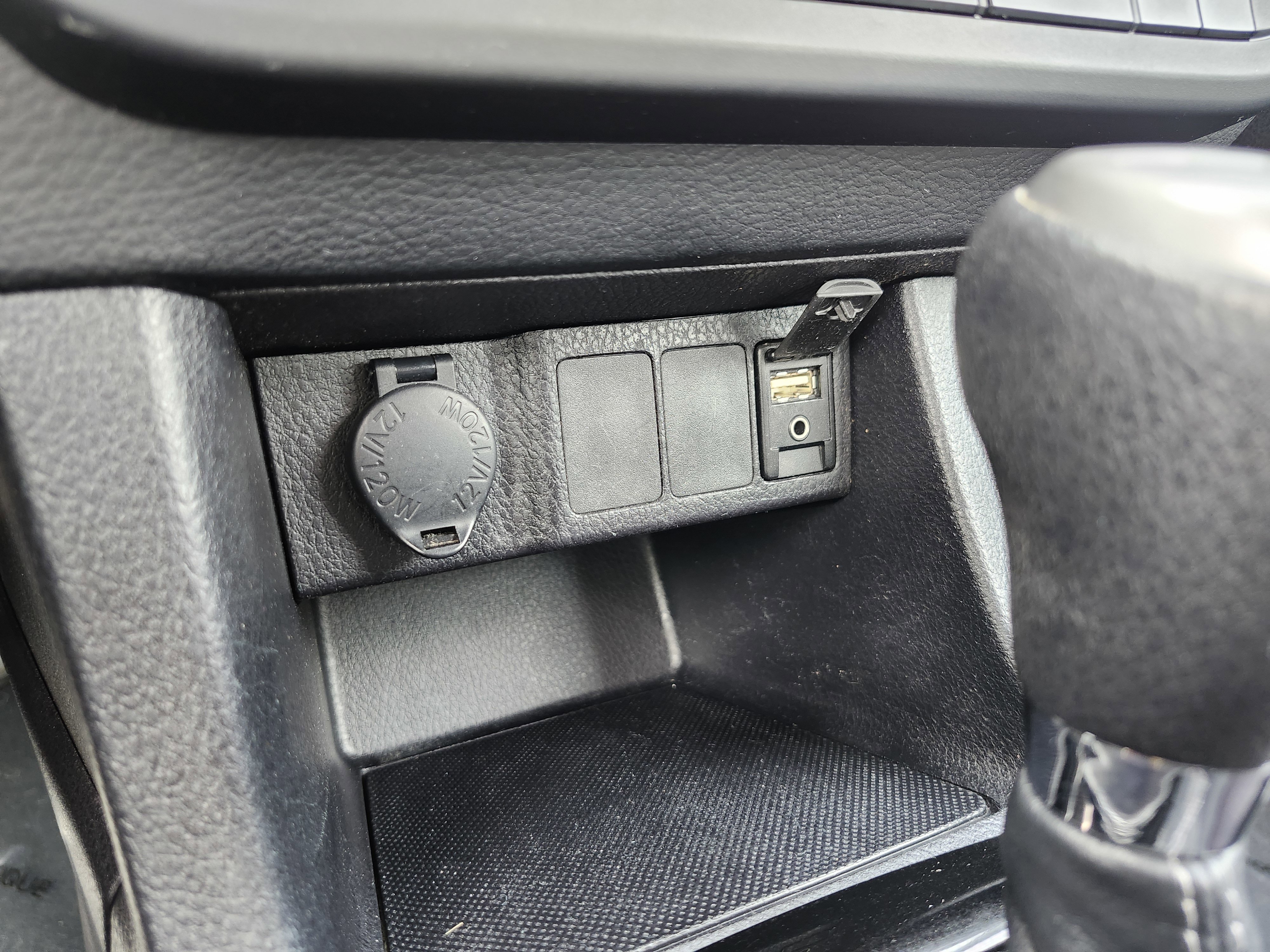 Used 2015 Toyota Corolla LE image 7