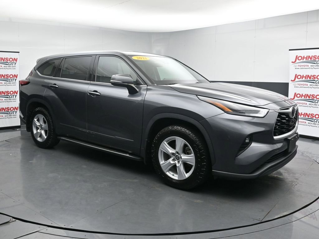 Used 2021 Toyota Highlander LE AWD/4WD image 2