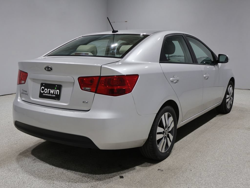 Used 2013 Kia Forte EX w/ Premium Pkg FWD image 2