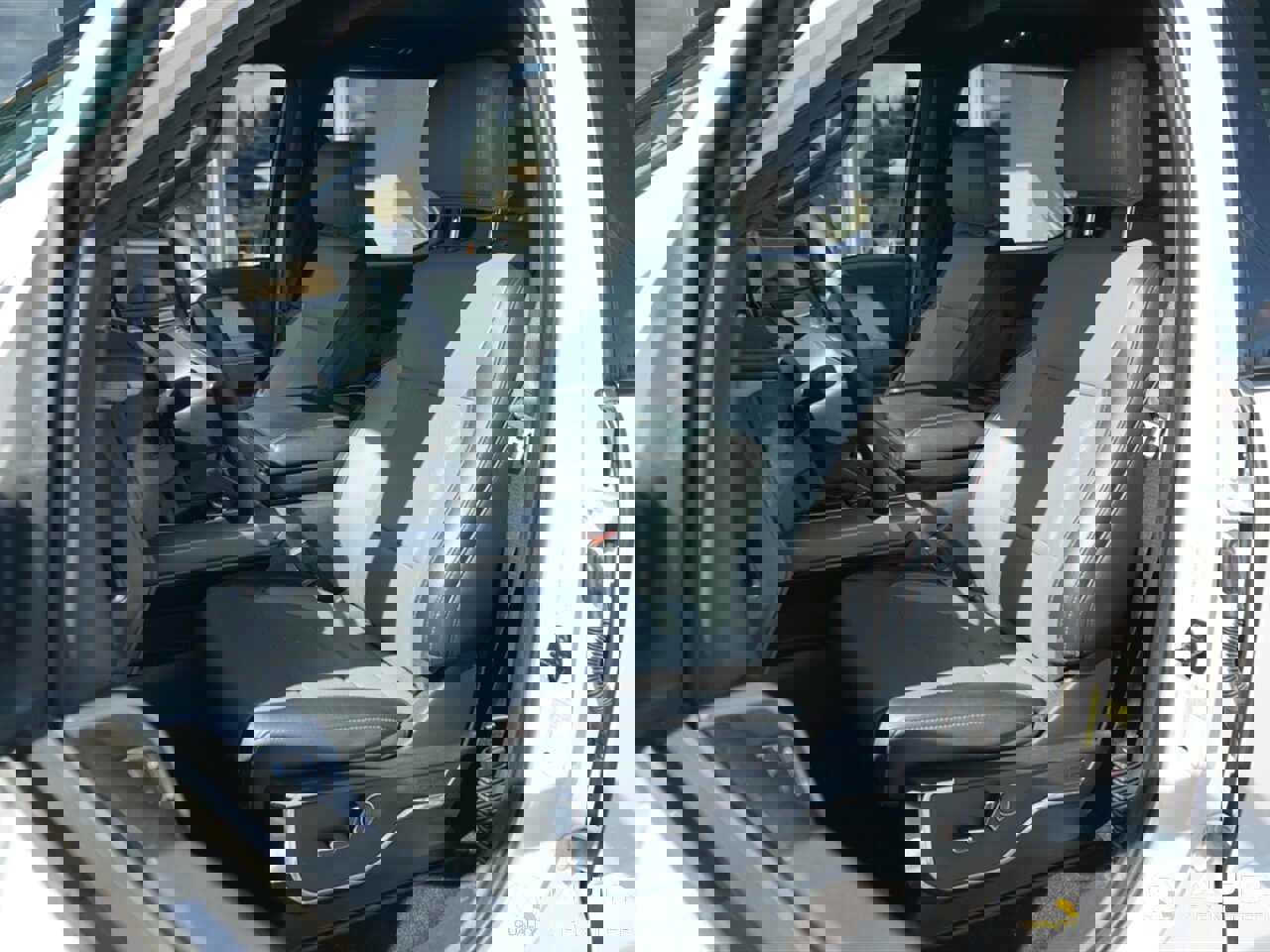 Used 2023 Ford F150 Lightning Lariat image 15