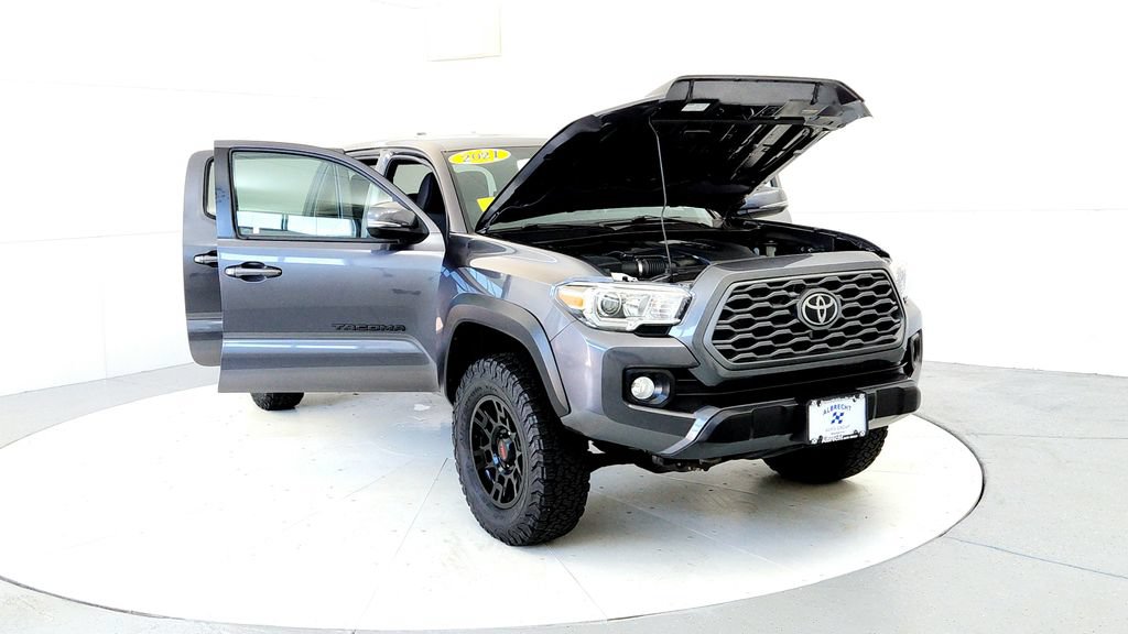 Used 2021 Toyota Tacoma TRD Off-Road w/ Technology Package AWD/4WD image 9