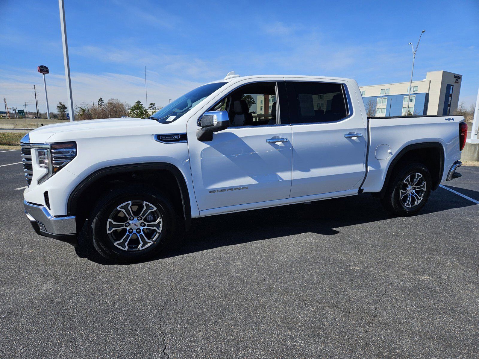 Used 2025 GMC Sierra 1500 SLT image 3