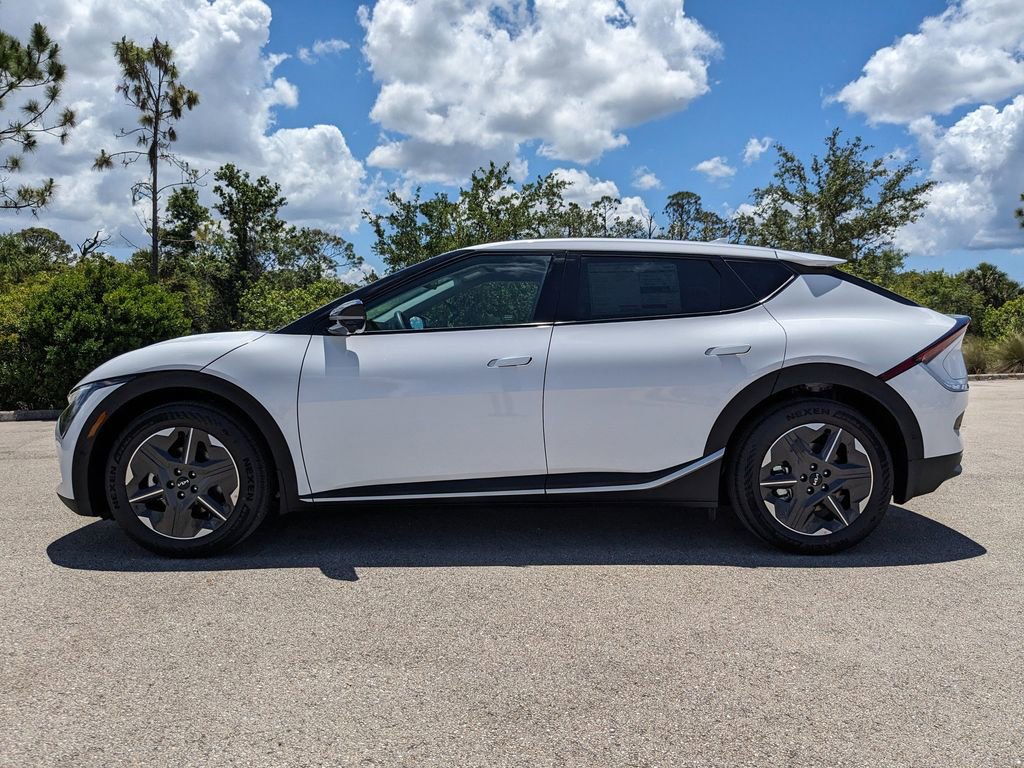 New 2025 Kia EV6 Light w/ Light LR Technology Package RWD image 8