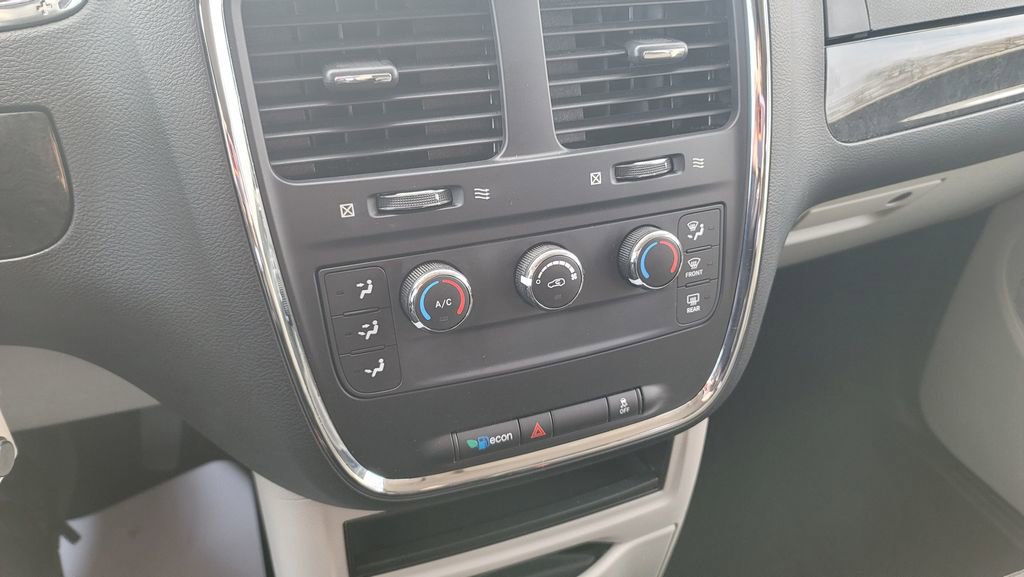 Used 2016 Dodge Grand Caravan American Value Package image 22