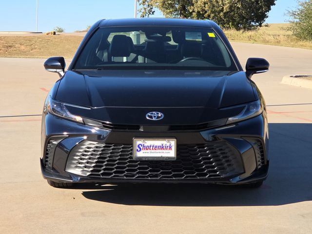 Used 2025 Toyota Camry SE image 2