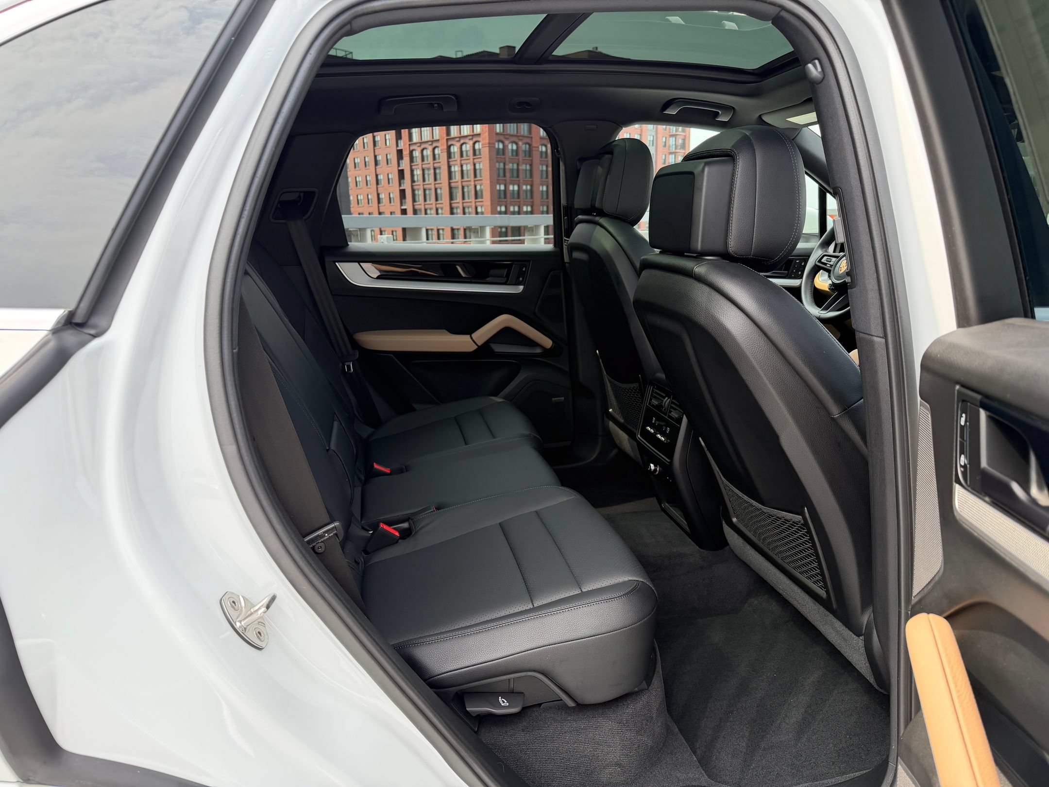Certified 2024 Porsche Cayenne AWD/4WD image 28
