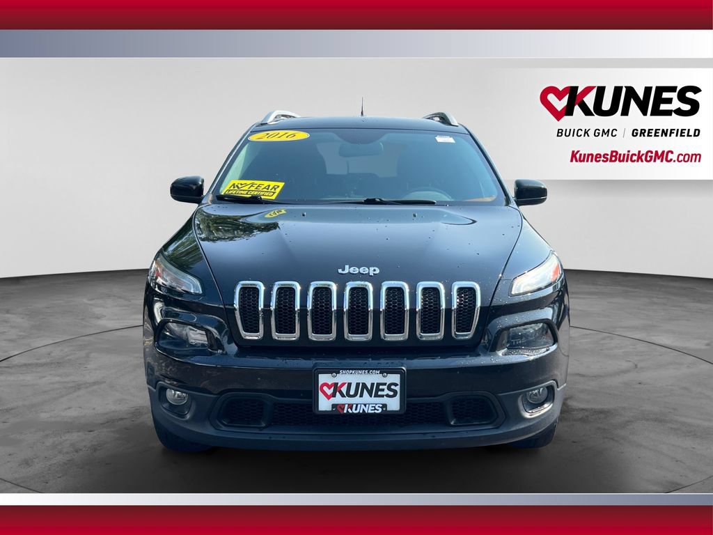 Used 2016 Jeep Cherokee Latitude w/ Cold Weather Group AWD/4WD image 4