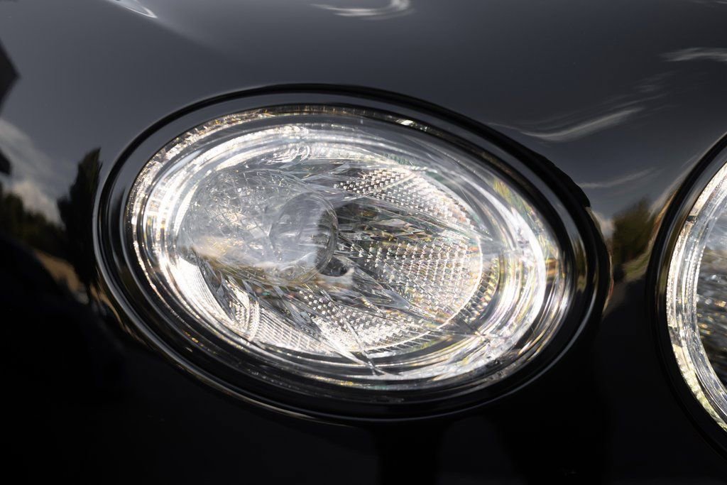 Used 2025 Bentley Bentayga AWD/4WD image 15