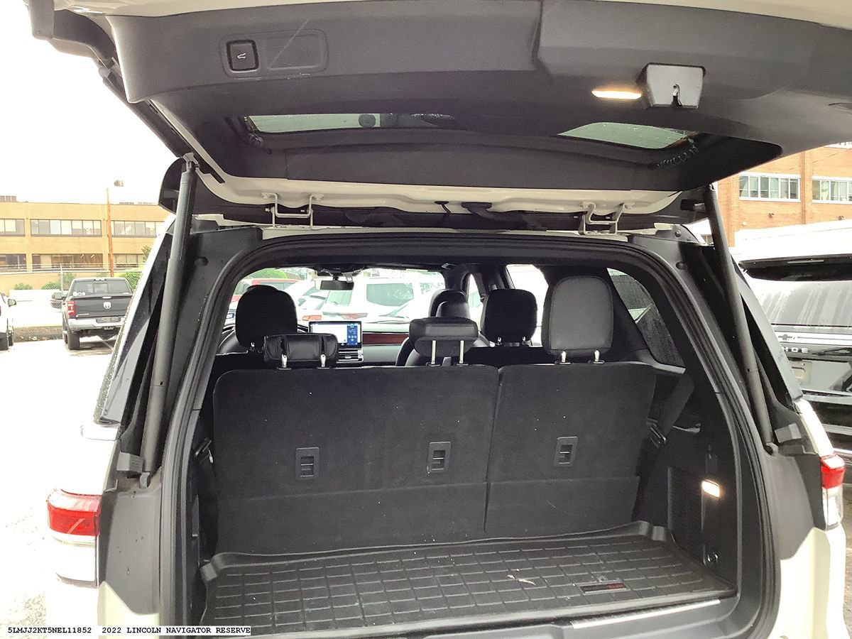 Used 2022 Lincoln Navigator Reserve RWD image 15