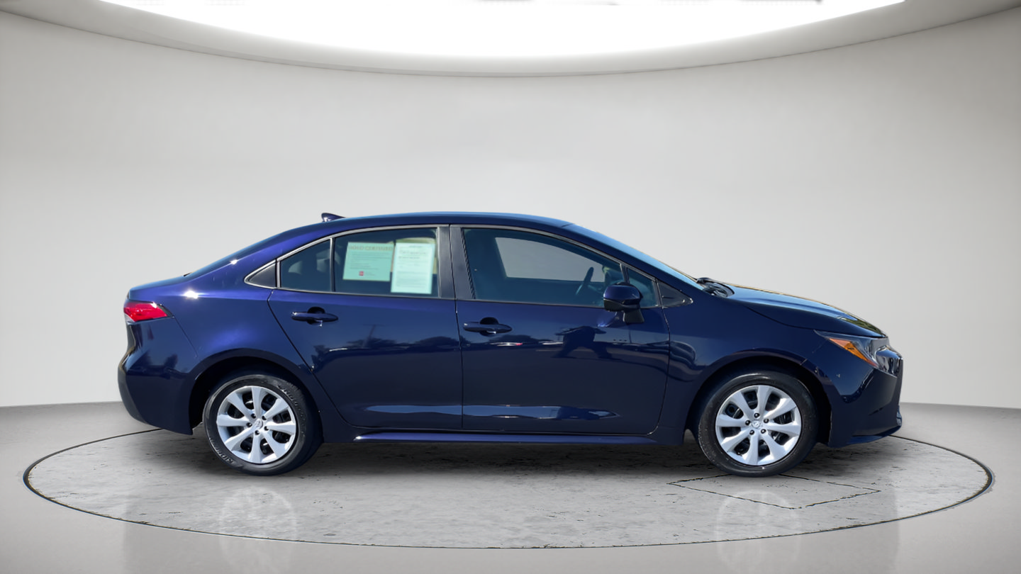 Certified 2025 Toyota Corolla LE FWD image 5