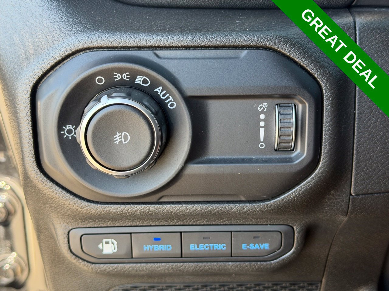 Used 2023 Jeep Wrangler Unlimited Sahara AWD/4WD image 20