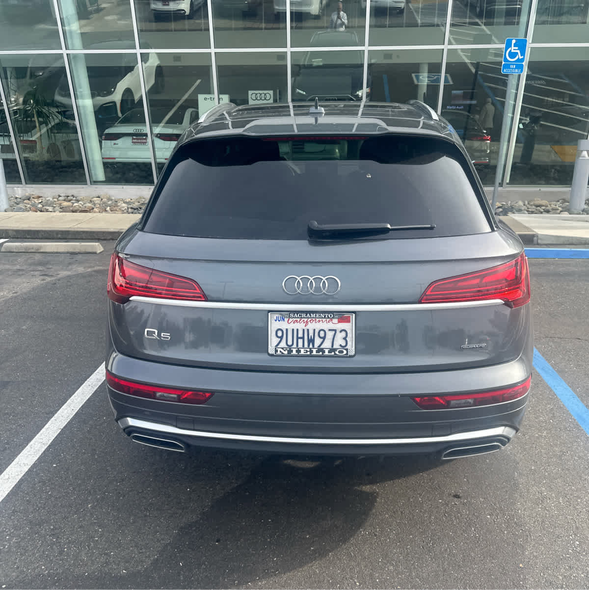 Used 2025 Audi Q5 e Premium Plus w/ Premium Plus Package image 6