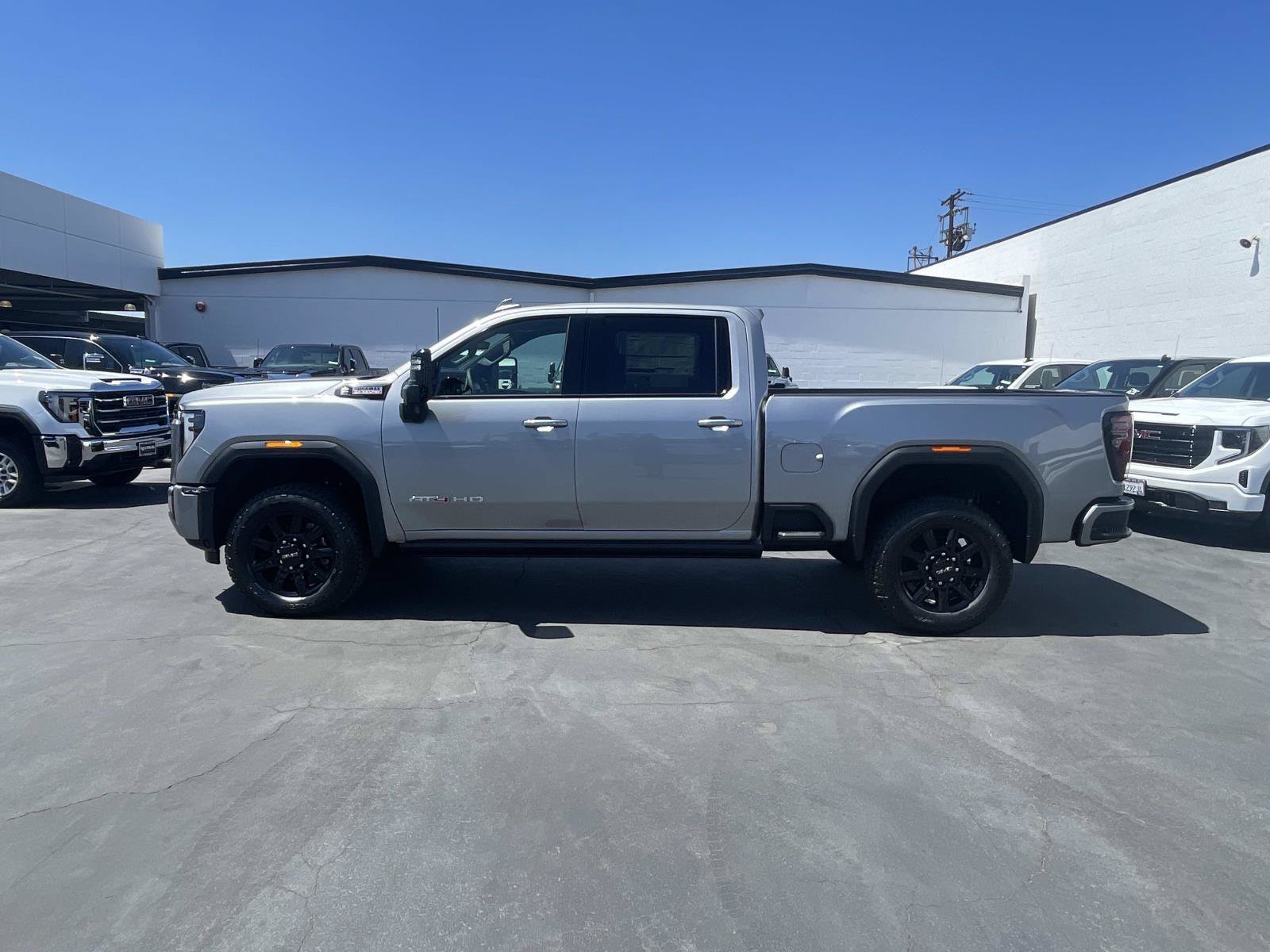 New 2026 GMC Sierra 2500 AT4 w/ AT4 Premium Plus Package AWD/4WD image 8