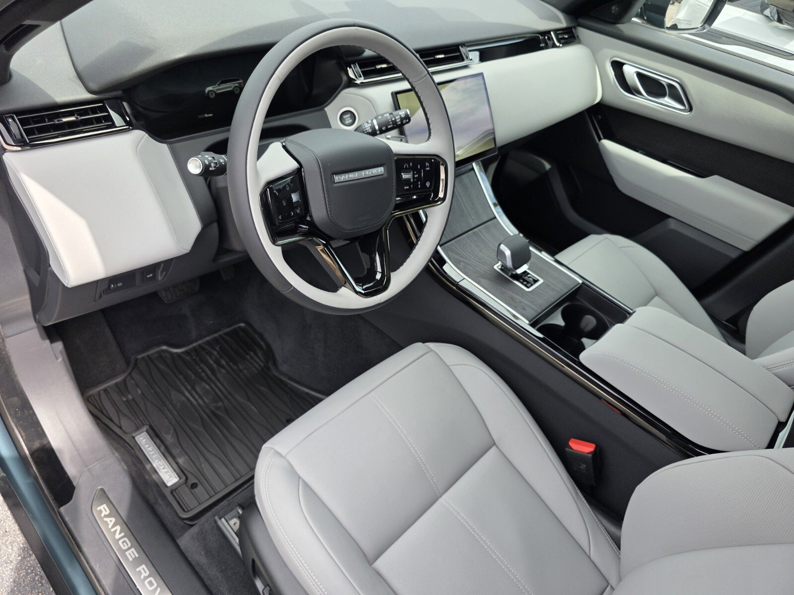 New 2026 Land Rover Range Rover Velar S AWD/4WD image 11