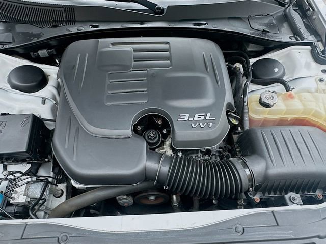 Used 2018 Chrysler 300 Limited w/ Safetytec Plus Group image 32