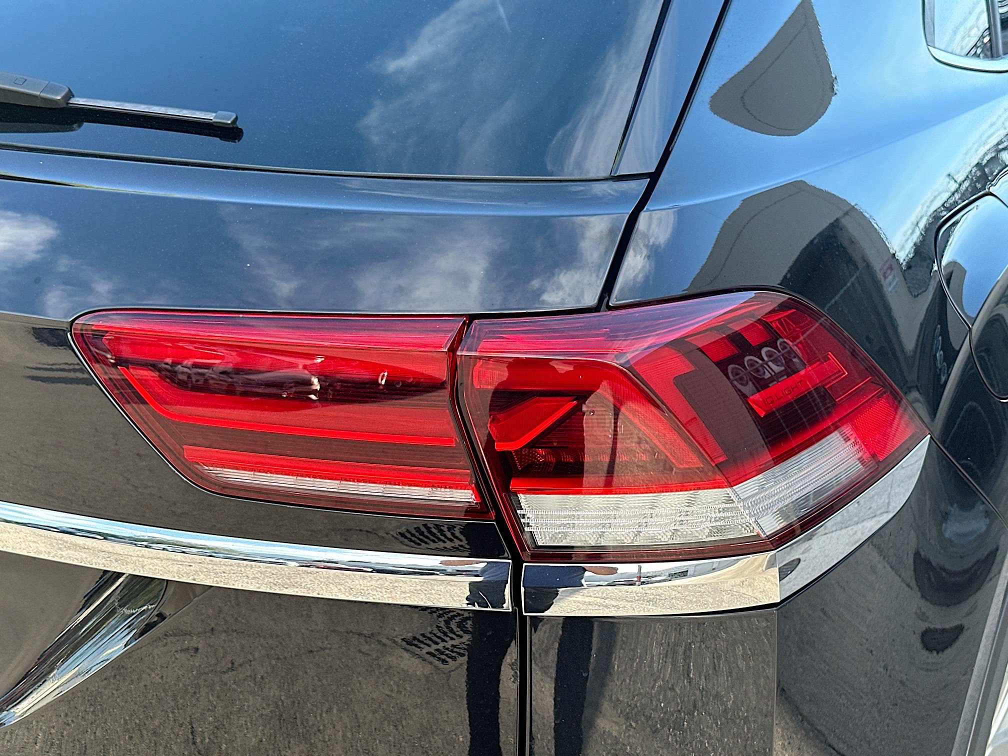 Used 2021 Volkswagen Atlas Cross Sport SE w/ V6 Towing Package image 27