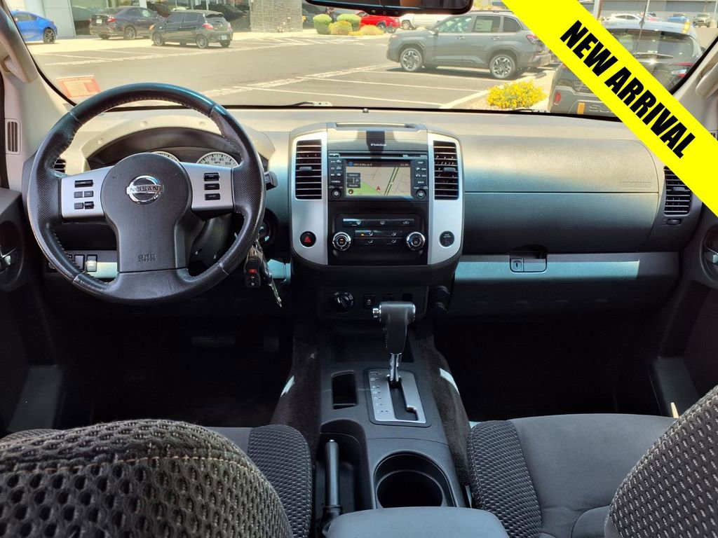 Used 2013 Nissan Xterra PRO-4X AWD/4WD image 2