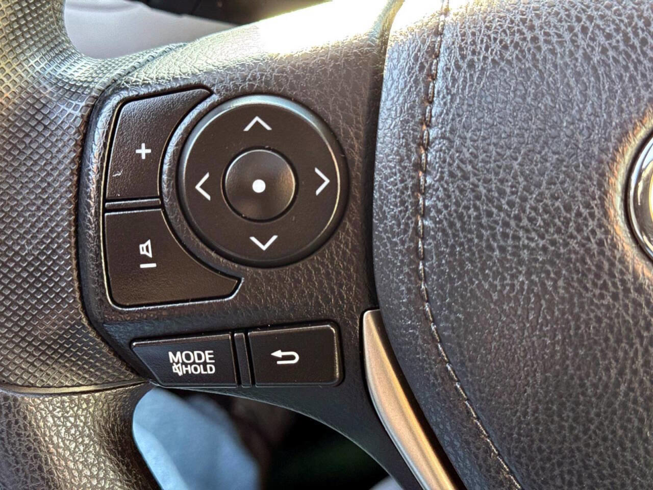 Used 2015 Toyota RAV4 XLE image 20