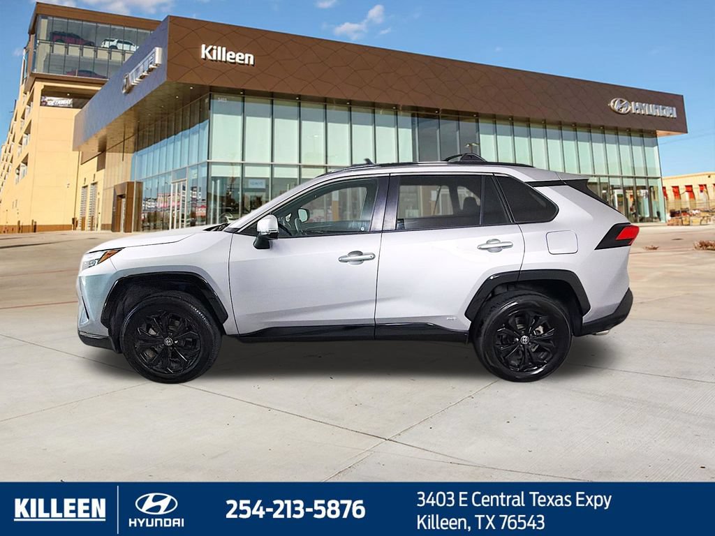 Used 2022 Toyota RAV4 SE AWD/4WD image 4