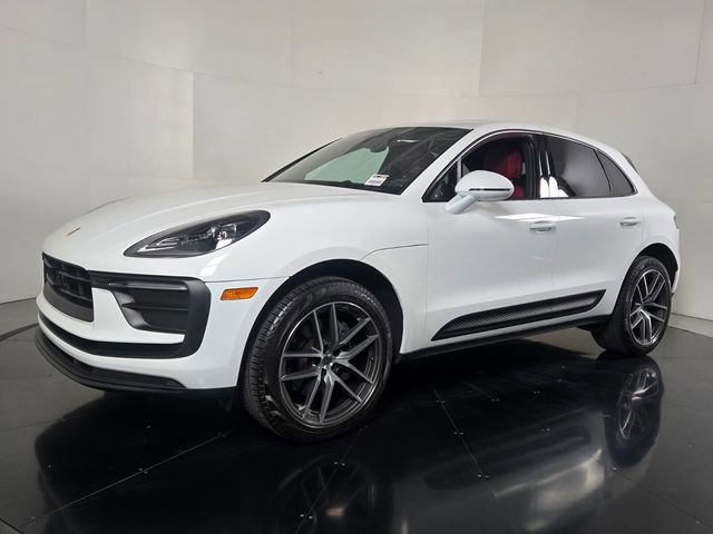 Used 2024 Porsche Macan image 2
