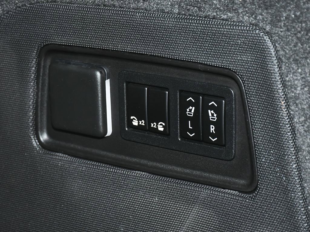 Used 2022 Cadillac Escalade Premium Luxury Platinum image 71