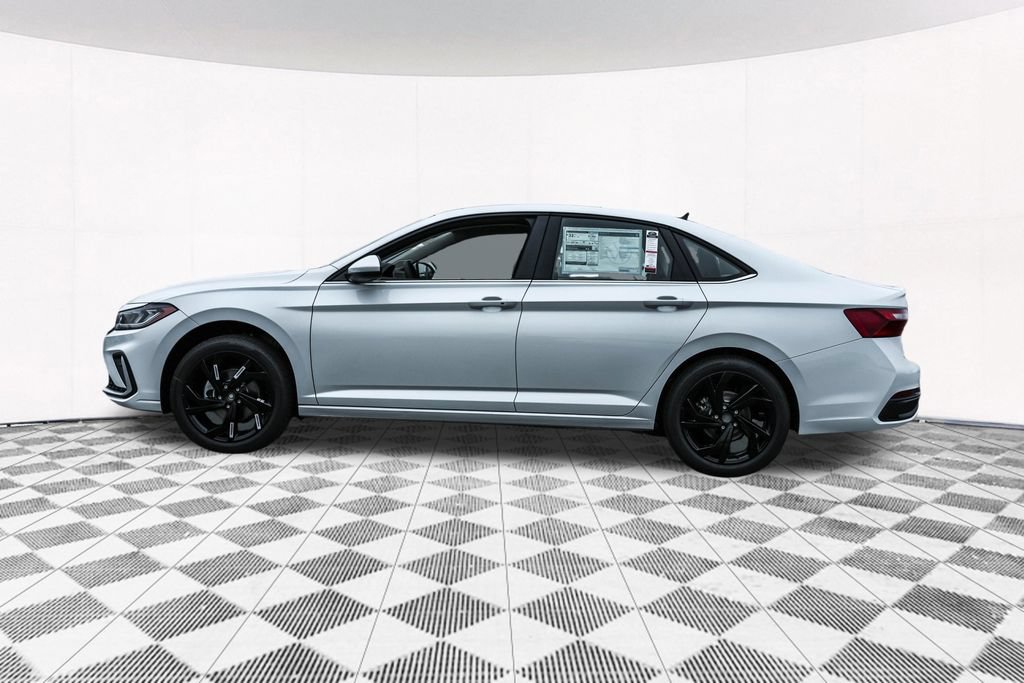 Used 2026 Volkswagen Jetta SE FWD image 14
