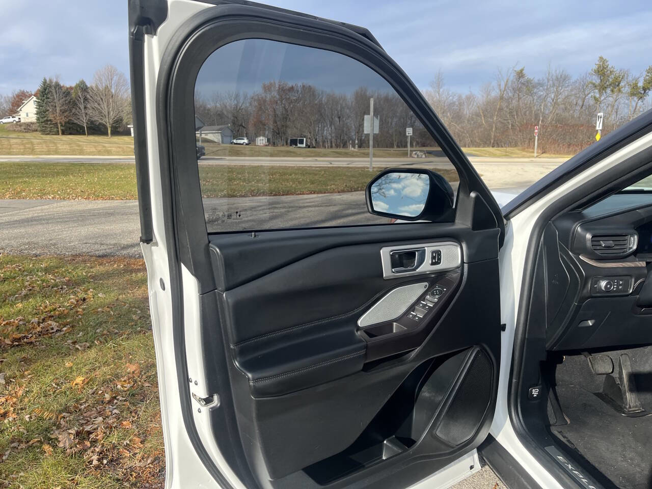 Used 2020 Ford Explorer Platinum image 11