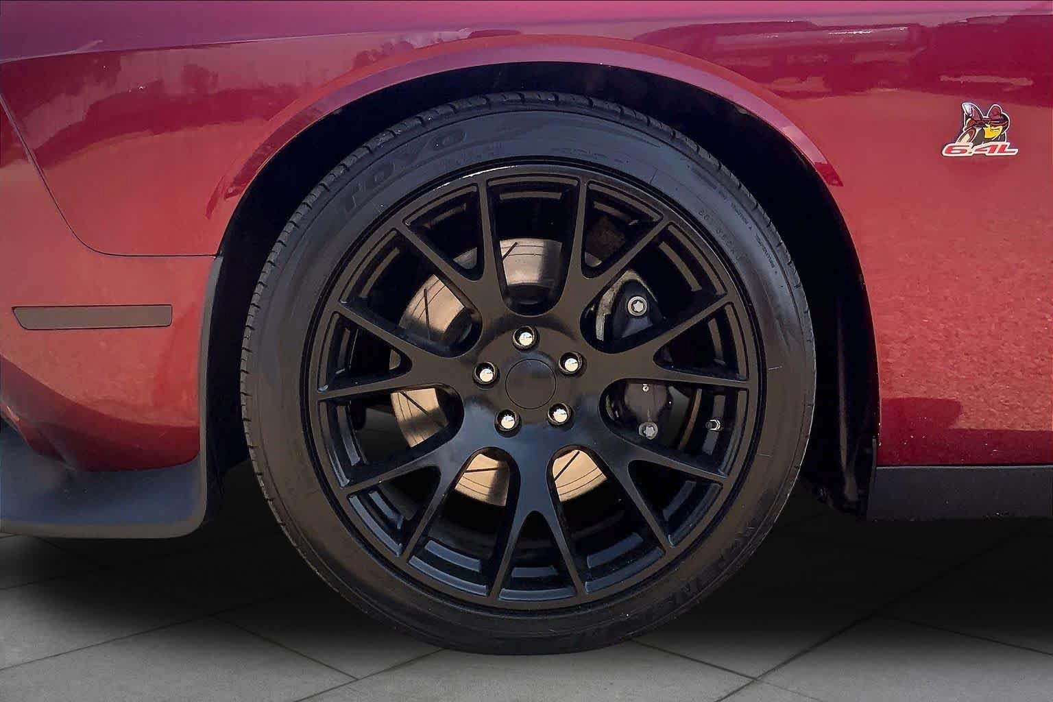 Used 2018 Dodge Challenger R/T Scat Pack w/ Leather Interior Group RWD image 11
