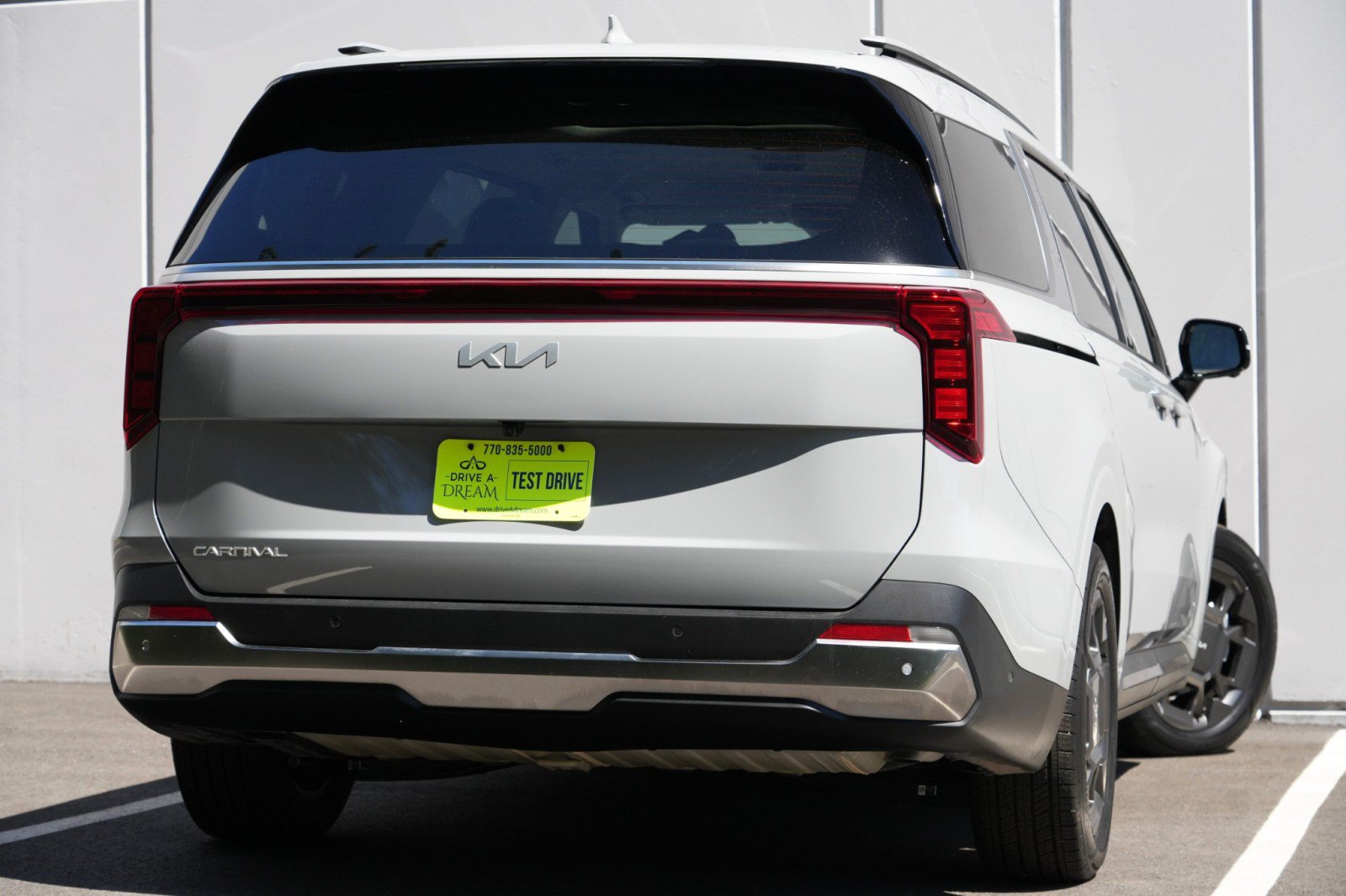 Used 2025 Kia Carnival SX FWD image 5