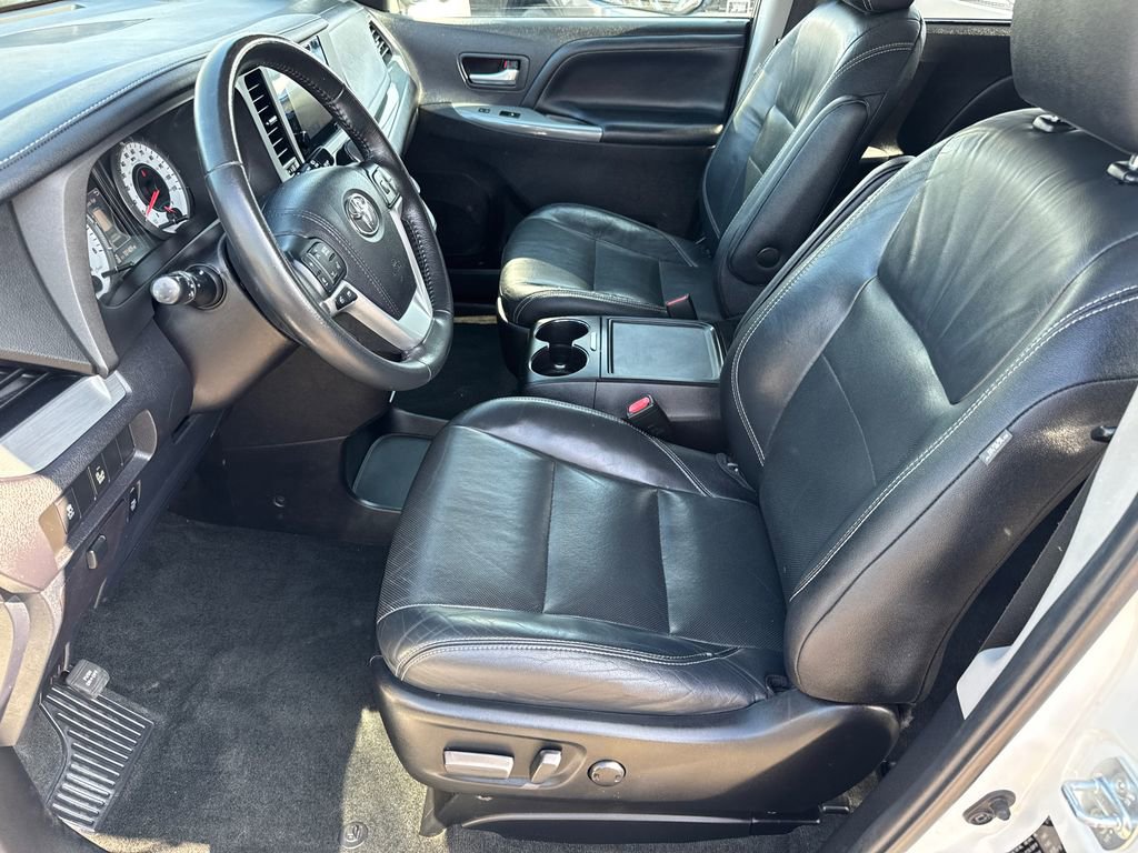 Used 2017 Toyota Sienna SE Premium image 25