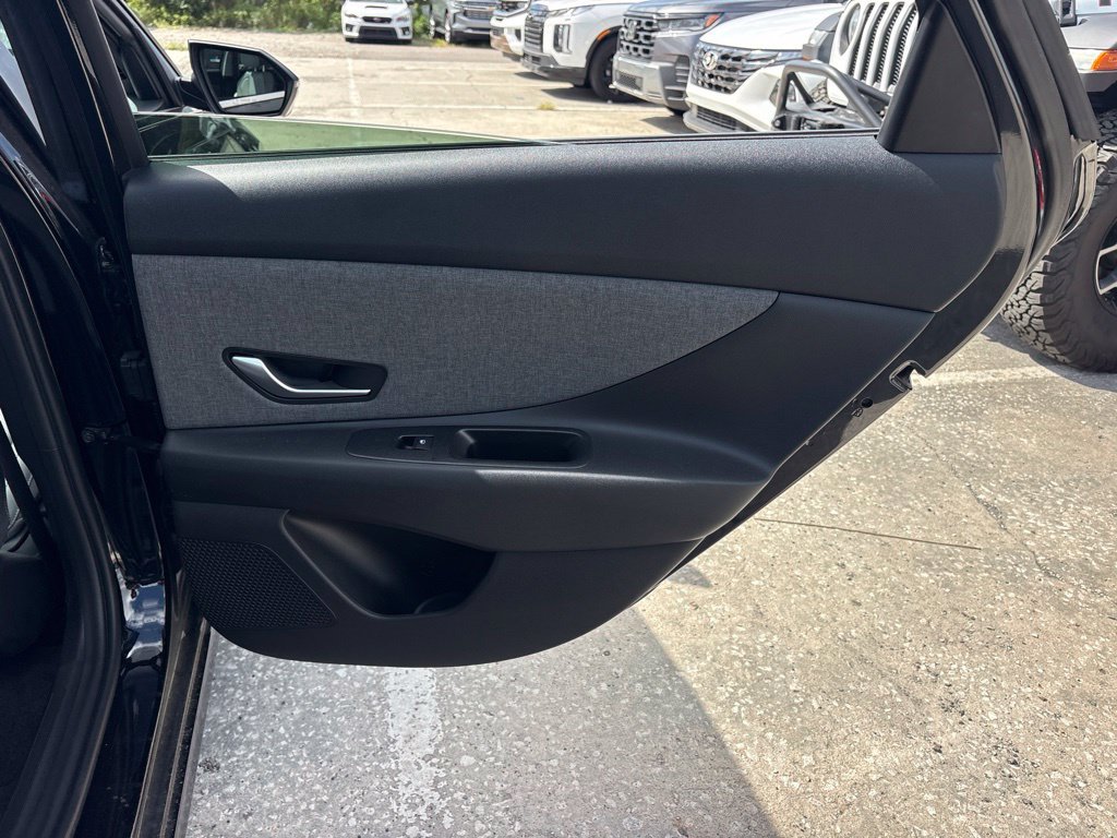 Used 2024 Hyundai Elantra Limited FWD image 18