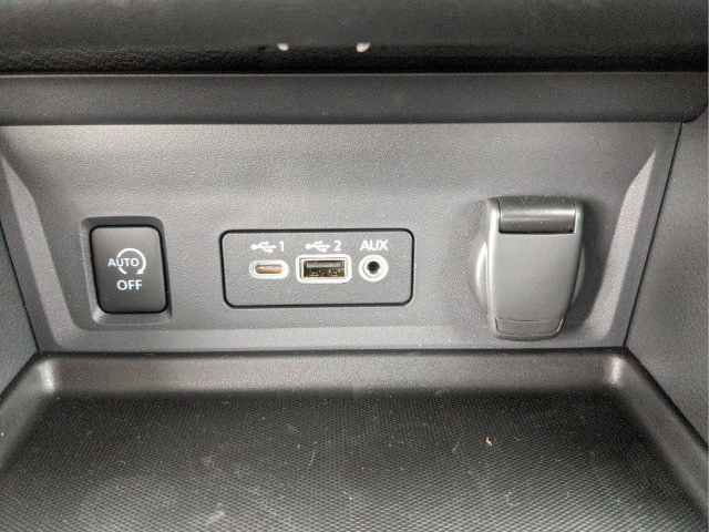 Certified 2025 Nissan Sentra SR FWD image 39