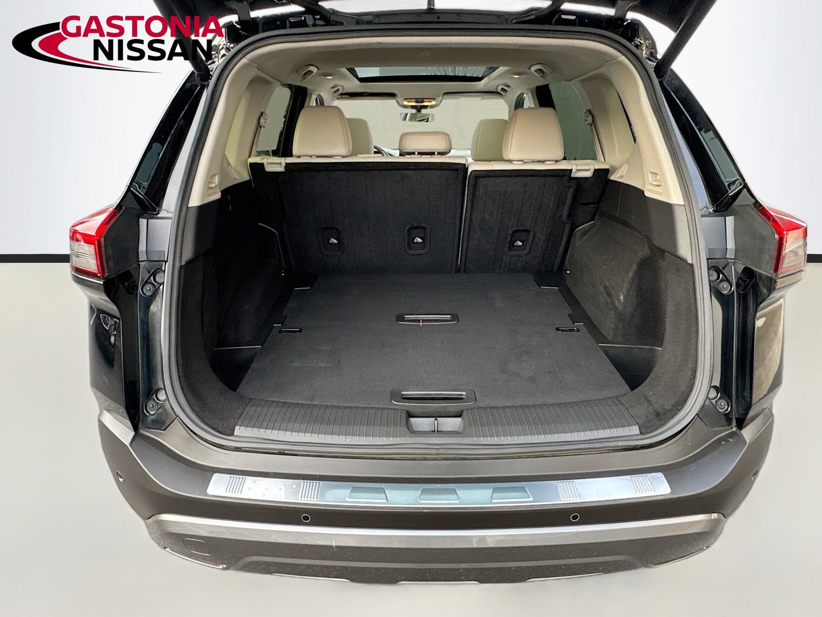 Used 2023 Nissan Rogue SL w/ SL Premium Package image 34