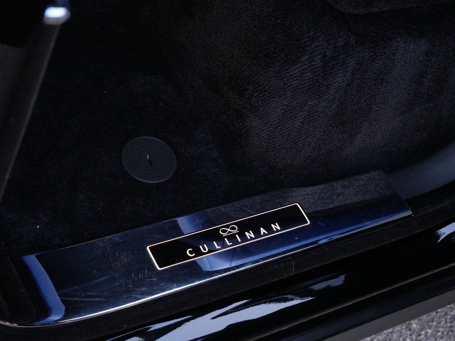 Used 2024 Rolls-Royce Cullinan Black Badge image 9