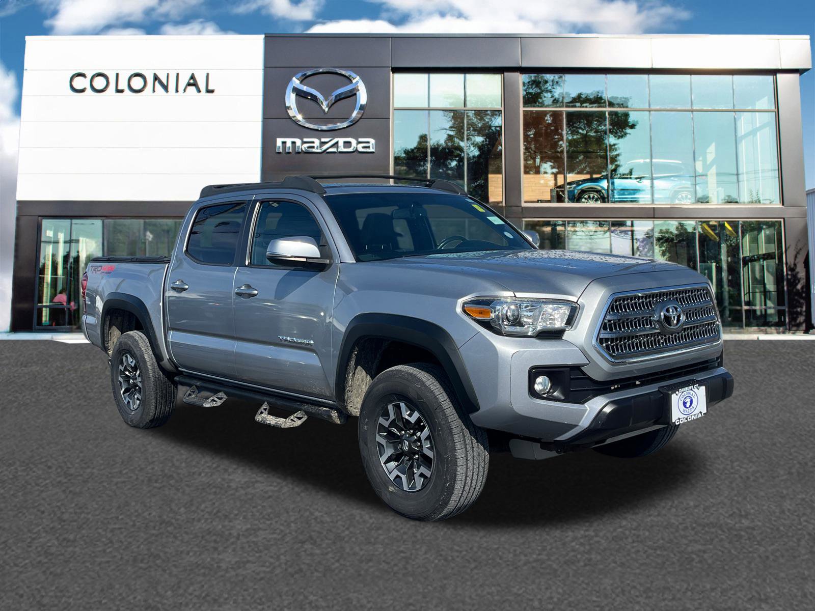 Used 2017 Toyota Tacoma TRD Off-Road image 1