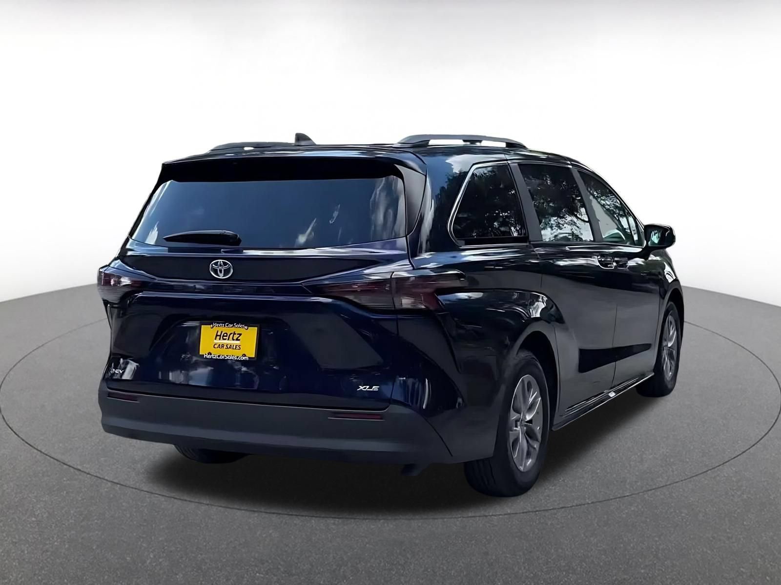 Used 2025 Toyota Sienna XLE FWD image 13
