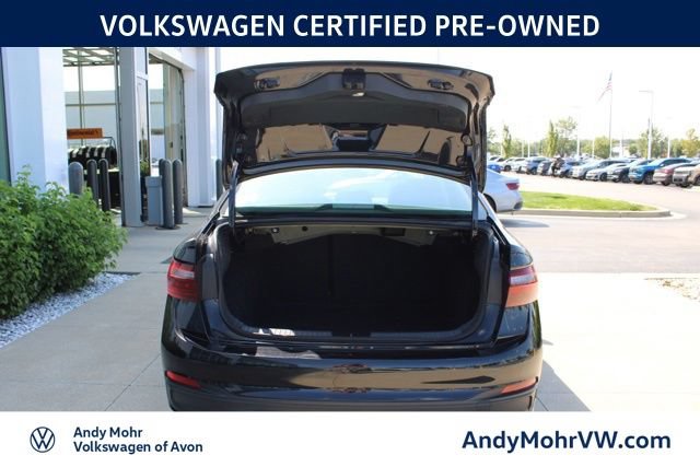Used 2025 Volkswagen Jetta SE FWD image 9