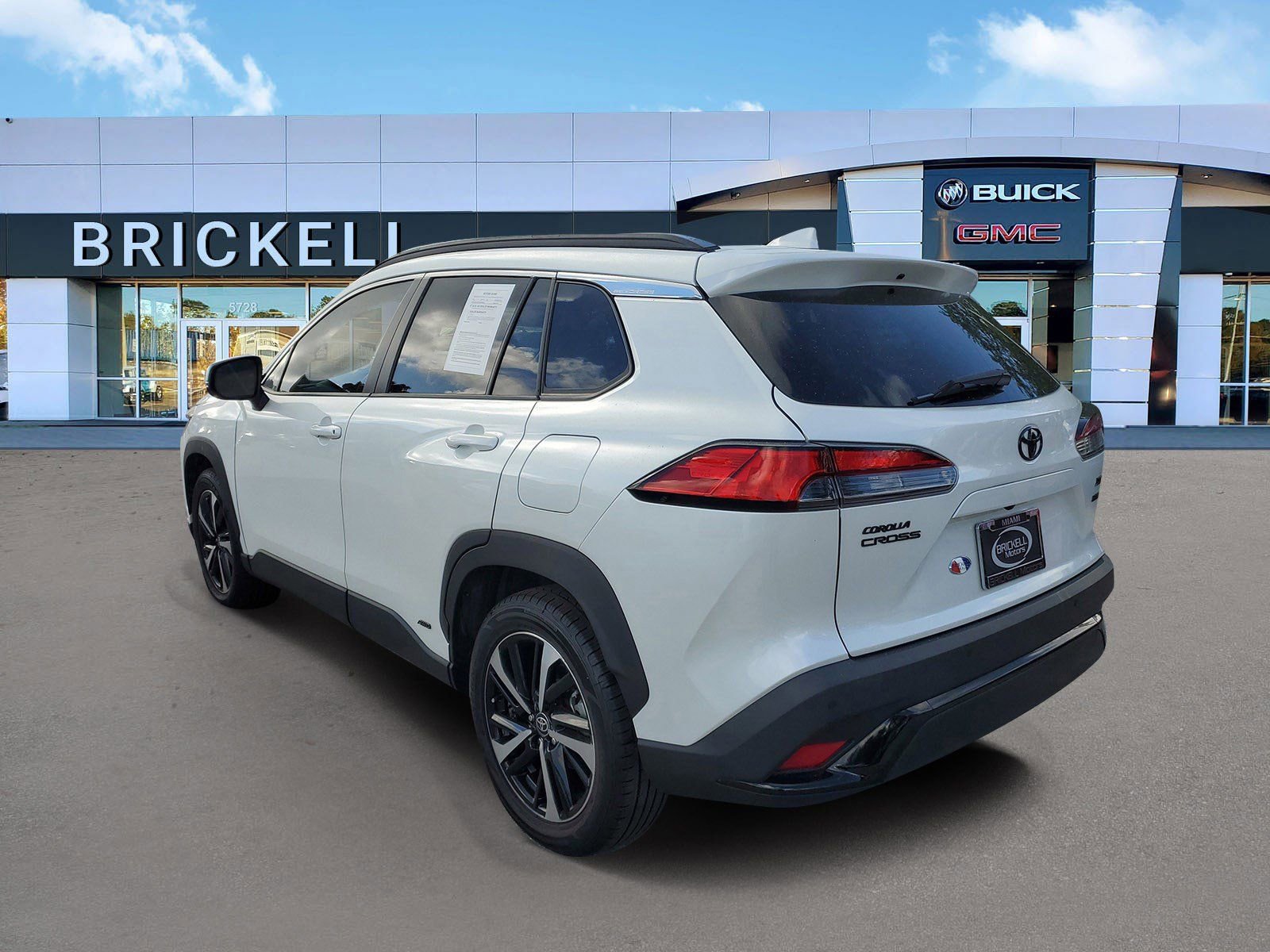 Used 2023 Toyota Corolla Cross XSE w/ Convenience Package image 4