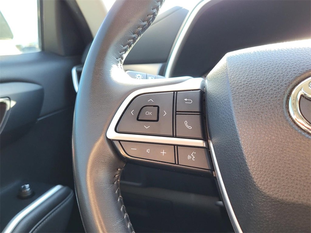 Used 2023 Toyota Highlander XLE image 23
