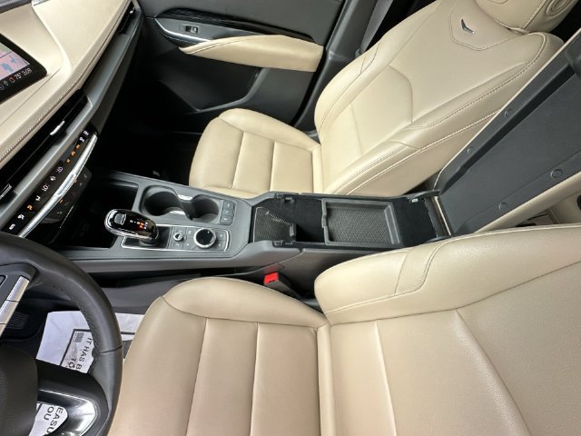 Certified 2024 Cadillac XT4 Luxury w/ Cold Weather Package FWD image 29
