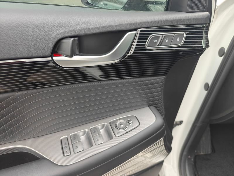 Used 2024 Hyundai Palisade Calligraphy image 11