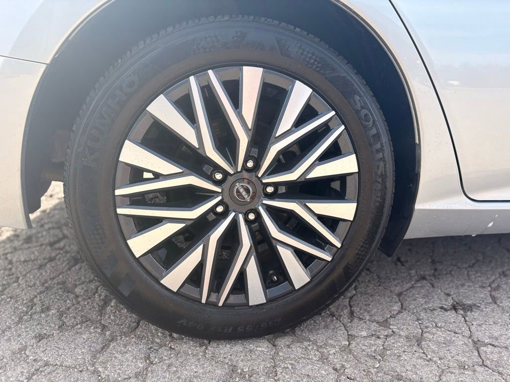 Used 2024 Nissan Altima 2.5 SV FWD image 10
