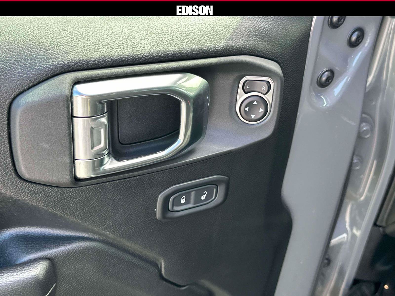 Used 2023 Jeep Wrangler Unlimited AWD/4WD image 16
