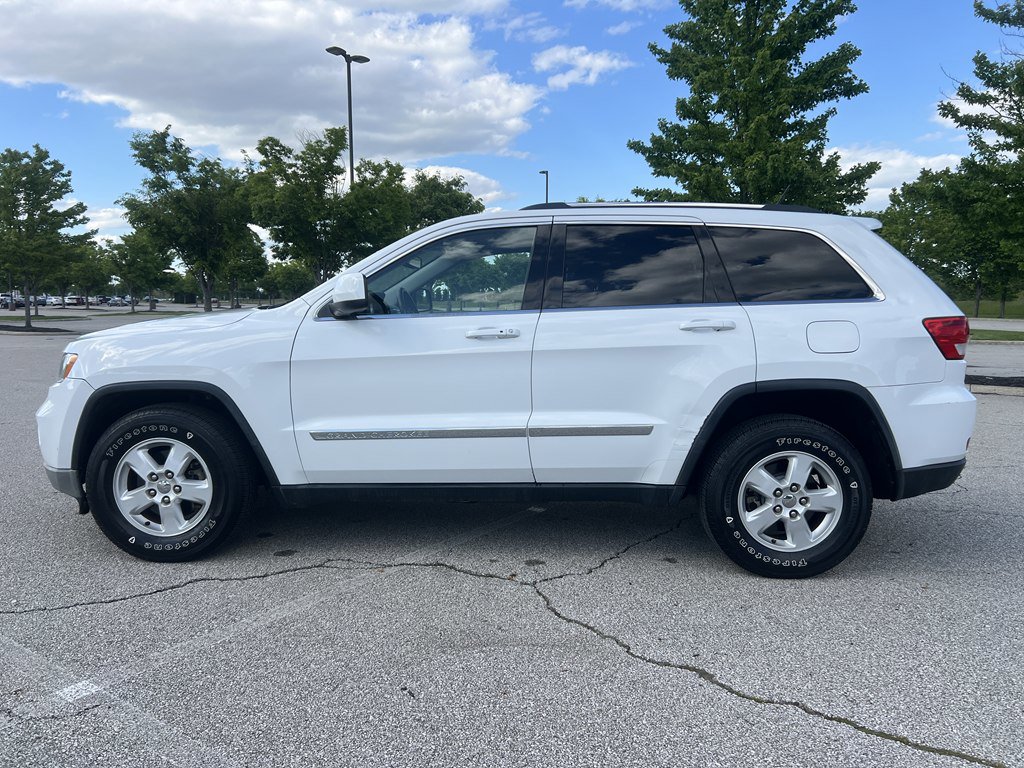Used 2013 Jeep Grand Cherokee Laredo w/ Laredo E Group AWD/4WD image 2