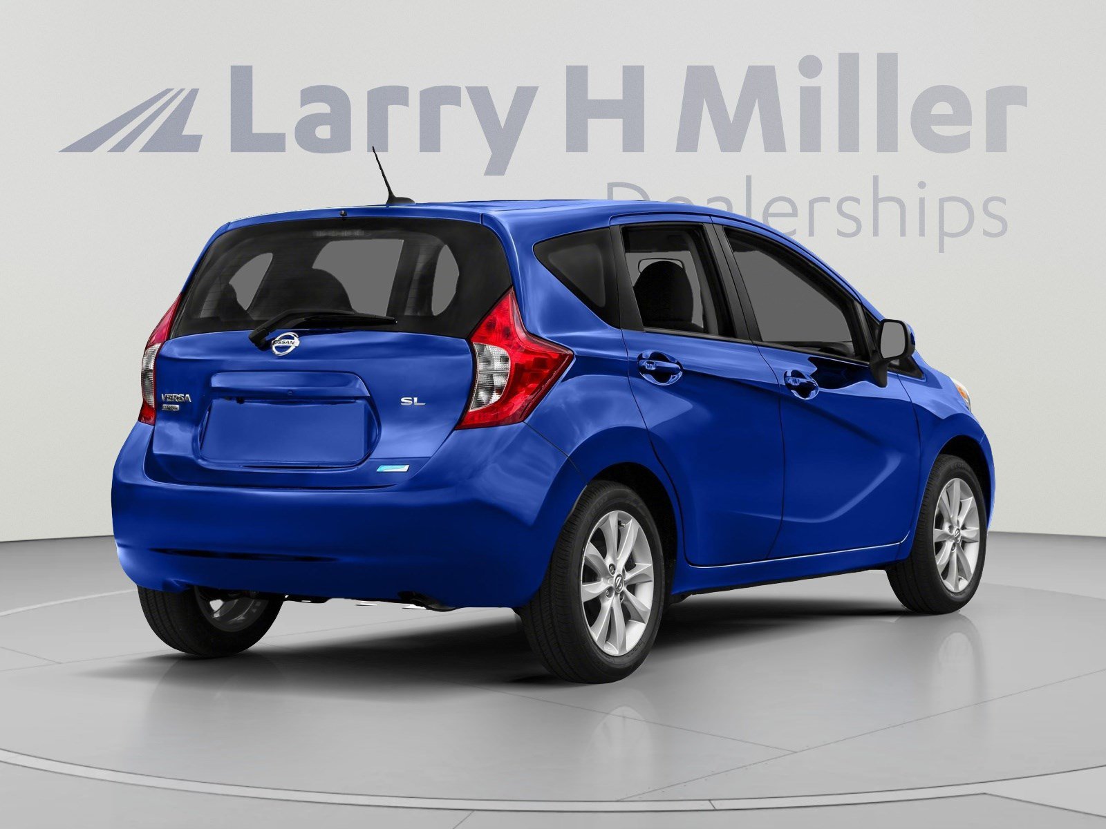 Used 2015 Nissan Versa Note SV FWD image 2