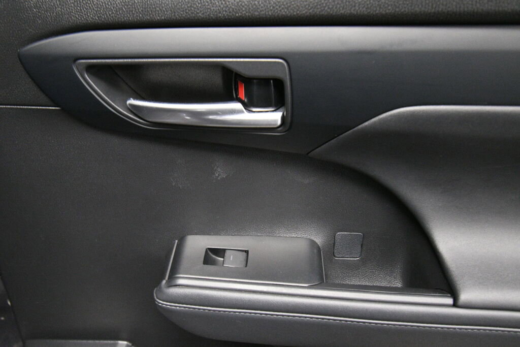 Certified 2023 Toyota Highlander XLE image 28