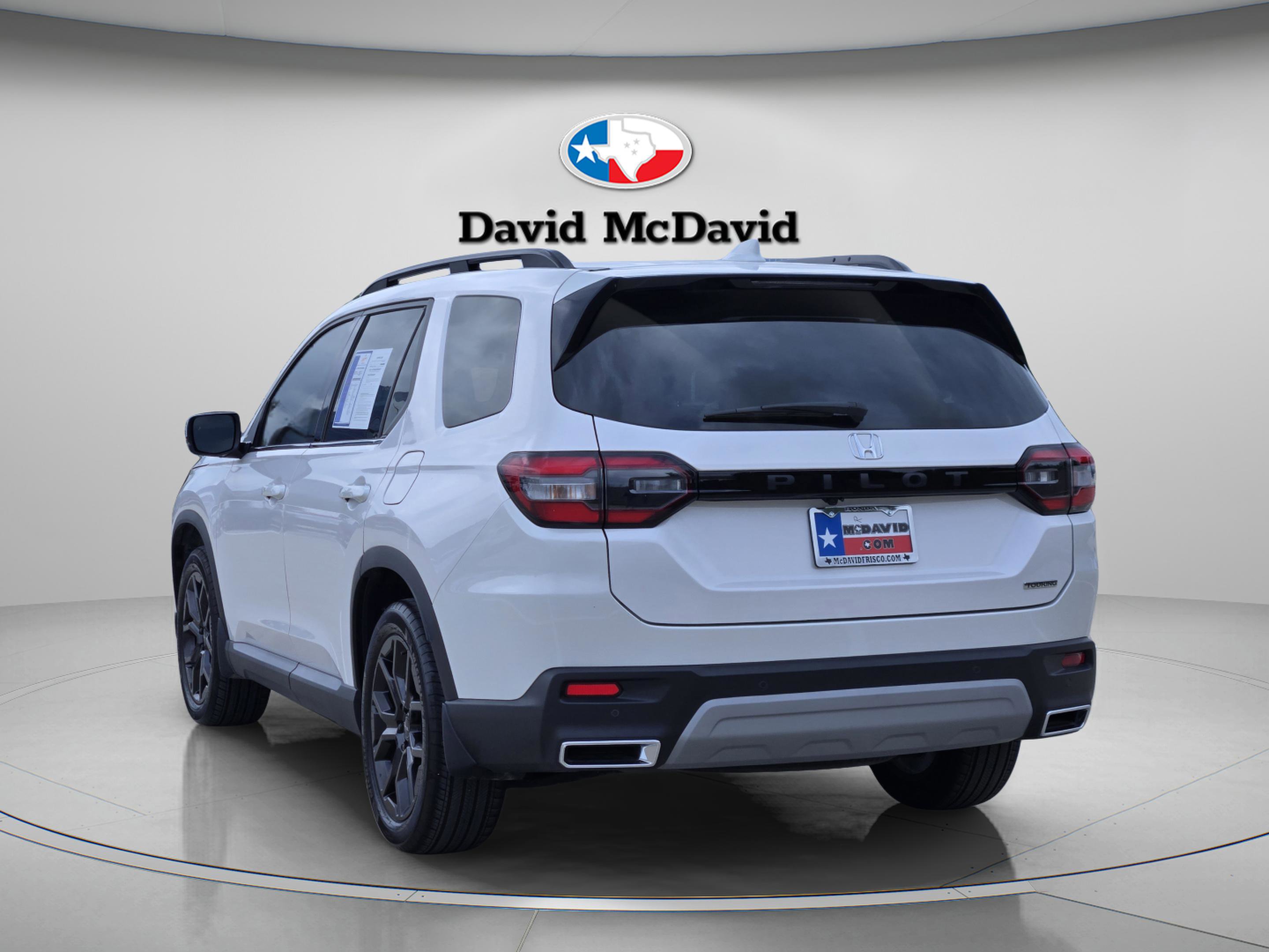 Certified 2025 Honda Pilot Touring image 4